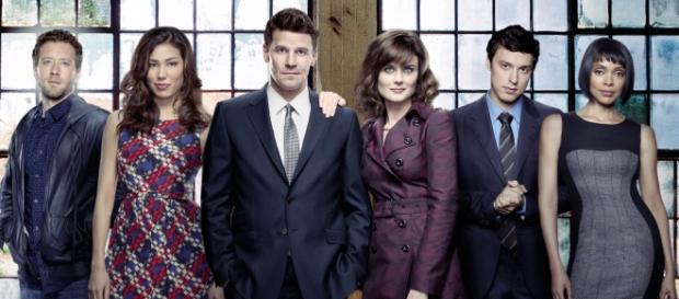 Emily Deschanel y David Boreanaz en Bones Emily Deschanel y David Boreanaz en Bones