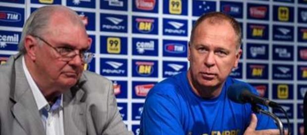 Mano Menezes pode deixar o Cruzeiro ainda hoje. Mano Menezes pode deixar o Cruzeiro ainda hoje.