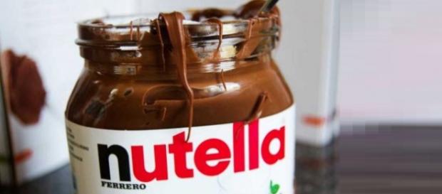 Nutella nega l'etichetta alla piccola Isis Nutella nega l'etichetta alla piccola Isis