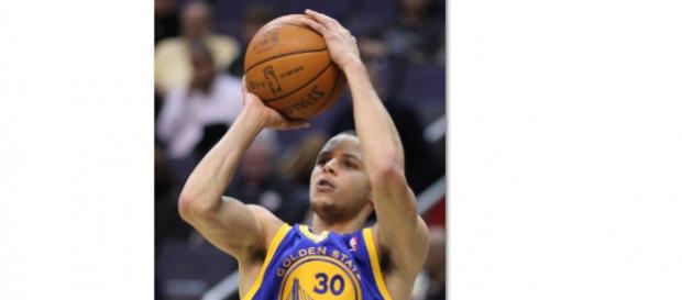 Stephen Curry fue el mehor con 26 puntos Stephen Curry fue el mehor con 26 puntos