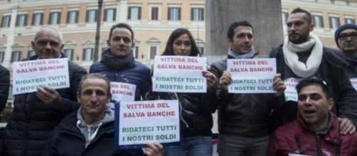 Risparmiatori protestano contro il Salva banche