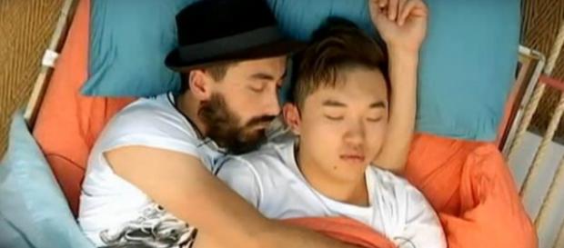 Aritz y Han en una de sus siestas Aritz y Han en una de sus siestas