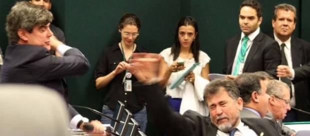 Políticos protagonizaram cenas lamentáveis Políticos protagonizaram cenas lamentáveis