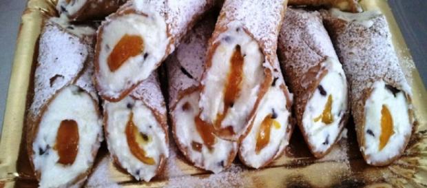 Ricetta dei cannoli, esplosione di golosa ricotta Ricetta dei cannoli, esplosione di golosa ricotta