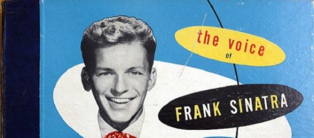 Sinatra's distinctive voice brought him many fans Sinatra's distinctive voice brought him many fans