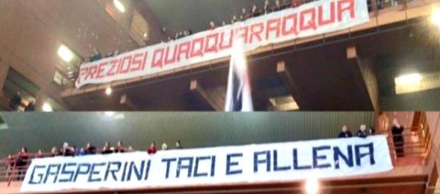 Striscioni di protesta contro società e tecnico Striscioni di protesta contro società e tecnico