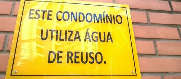 Água de reuso, placa comum em condomínios Água de reuso, placa comum em condomínios