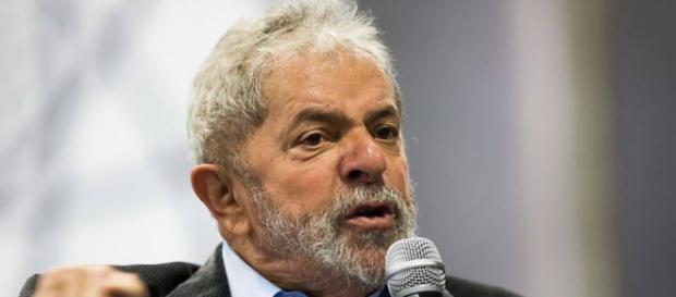 Lula é intimado pela Polícia Federal Lula é intimado pela Polícia Federal