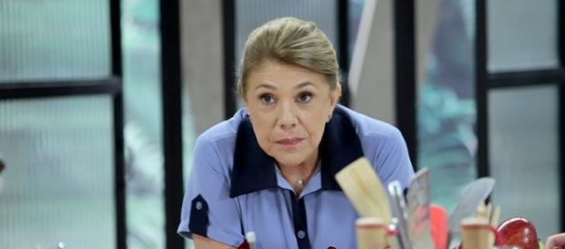 Marina foge de Regina e vai para o vilarejo Marina foge de Regina e vai para o vilarejo