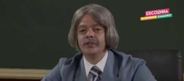 Bruno Mazzeo interpretando "Professor Raimundo". Bruno Mazzeo interpretando "Professor Raimundo".