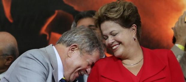 Dilma e Lula riem em evento (Foto: Google) Dilma e Lula riem em evento (Foto: Google)
