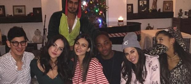 Ariana Grande reúne elenco de Victorious Ariana Grande reúne elenco de Victorious
