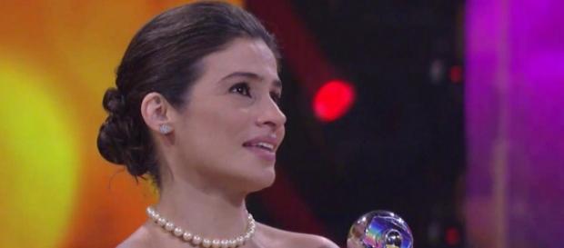 Renata Vasconcellos recebe prêmio Renata Vasconcellos recebe prêmio