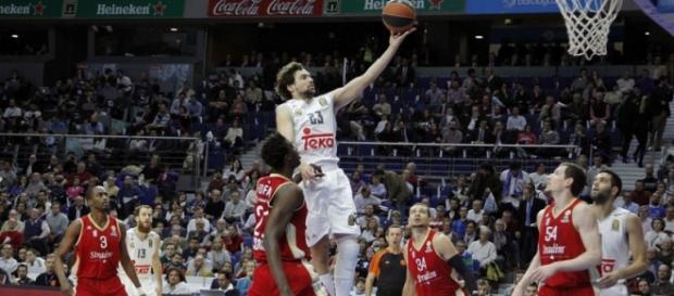 Sergio Llull, entrando a canasta Sergio Llull, entrando a canasta