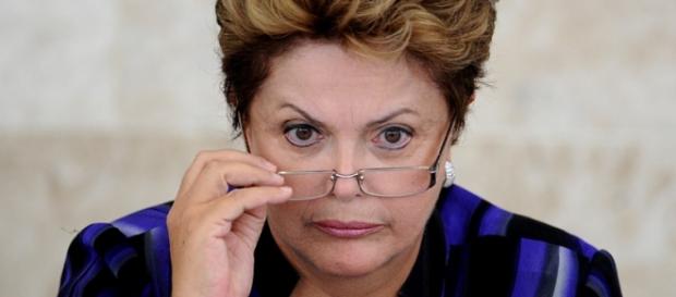 Fantasma do impeachment ronda Dilma Rousseff Fantasma do impeachment ronda Dilma Rousseff