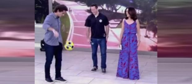 Felipe Andreoli acerta bolada em Fátima Felipe Andreoli acerta bolada em Fátima