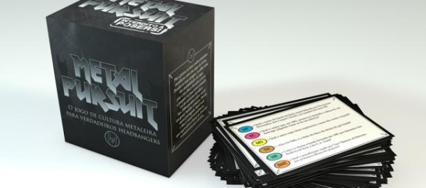 O jogo é composto por 300 cartas de questões. O jogo é composto por 300 cartas de questões.
