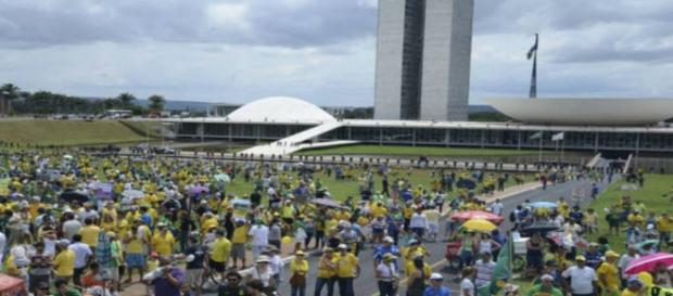 Pessoas foram às ruas em Brasília Pessoas foram às ruas em Brasília