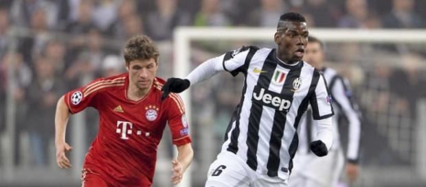 Thomas Müller y Paul Pogba disputan un balón Thomas Müller y Paul Pogba disputan un balón