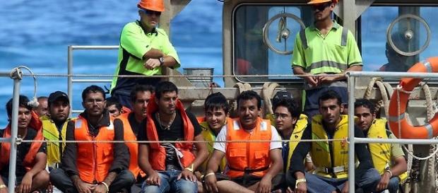 Uchodźcy transportowani na wyspę Manus Uchodźcy transportowani na wyspę Manus