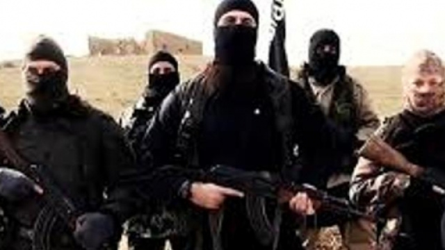 Militanti dell'Isis decapitano una donna