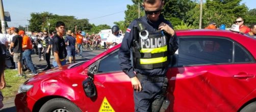 L'incredibile incidente causato dal taxi.