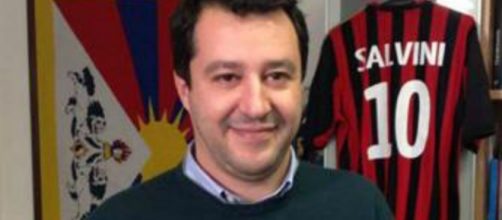 Salvini con la maglia del Milan