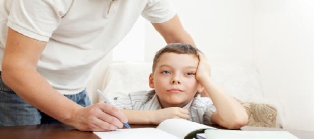Actitud de un niño en una clase. Actitud de un niño en una clase.
