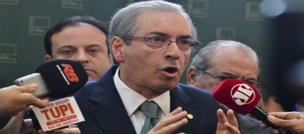 Eduardo Cunha da entrevista após apreensões Eduardo Cunha da entrevista após apreensões