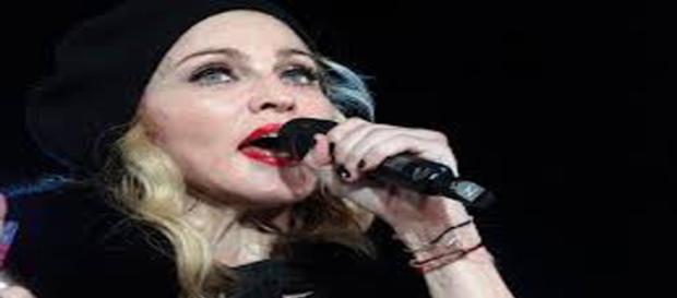 Madonna: show com atrasa na Inglaterra Madonna: show com atrasa na Inglaterra