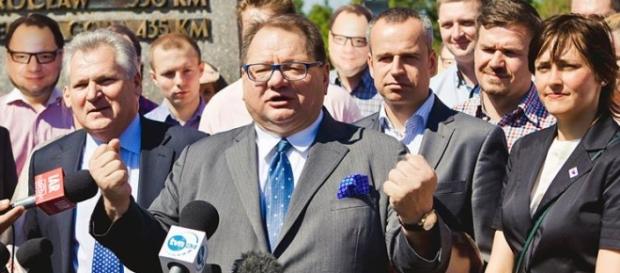 Ryszard Kalisz wziął udział w Marszu KODu. Ryszard Kalisz wziął udział w Marszu KODu.