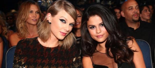 As duas cantoras são melhores amigas As duas cantoras são melhores amigas