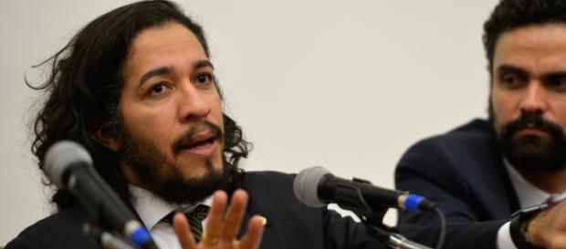 Jean Wyllys quer Eduardo Cunha fora da Câmara Jean Wyllys quer Eduardo Cunha fora da Câmara