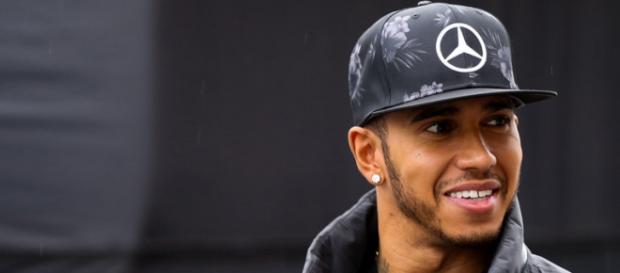 Hamilton es cantante y deportista Hamilton es cantante y deportista