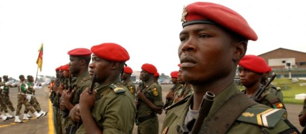 Militari in assetto di guerra in Camerun Militari in assetto di guerra in Camerun