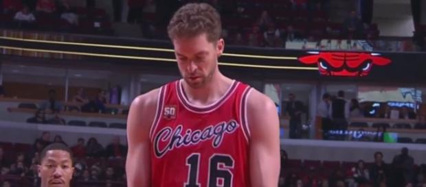 Pau Gasol lanzando un tiro libre Pau Gasol lanzando un tiro libre