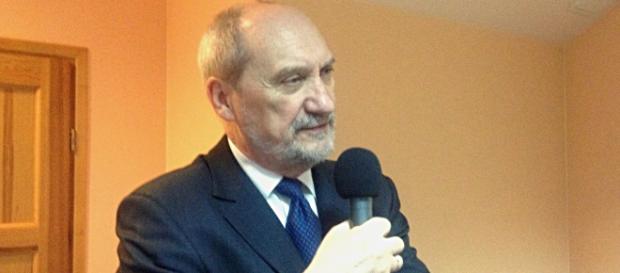 Antoni Macierewicz snujący swoje szalone wizje Antoni Macierewicz snujący swoje szalone wizje