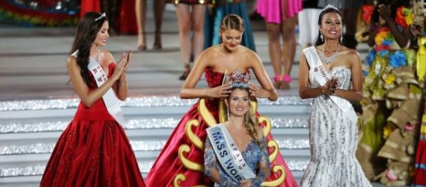 coronación Miss Mundo 2015 por su antecesora coronación Miss Mundo 2015 por su antecesora