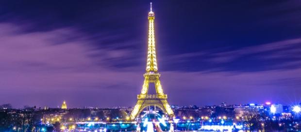 Torre Eiffel, símbolo da capital Paris Torre Eiffel, símbolo da capital Paris