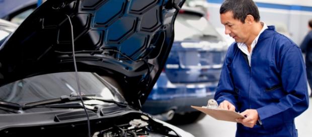 A revisão do carro é importante antes de viajar A revisão do carro é importante antes de viajar