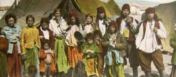 Țiganii au origini indiene si au ajuns aici sclavi Țiganii au origini indiene si au ajuns aici sclavi