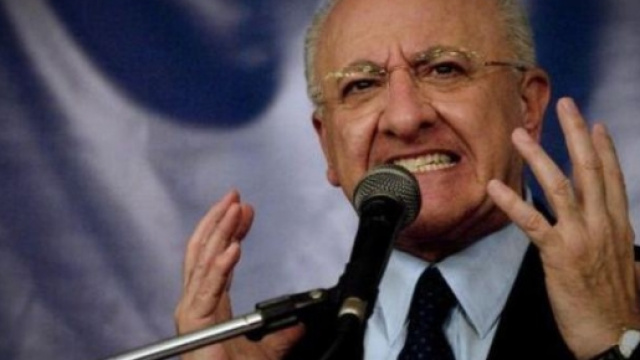 De Luca attacca il Movimento 5 Stelle