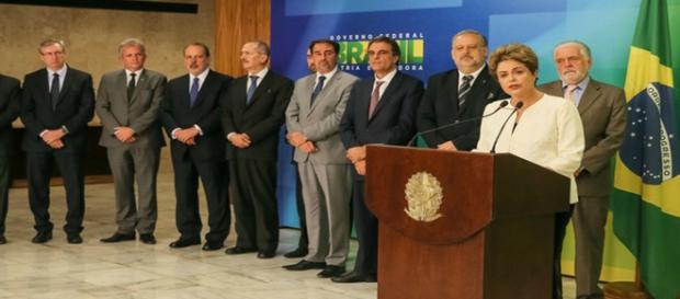 Dilma se pronunciou junto ao núcleo duro doGoverno Dilma se pronunciou junto ao núcleo duro doGoverno