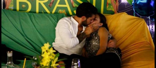 GF14: Alessandro bacia Desiree GF14: Alessandro bacia Desiree