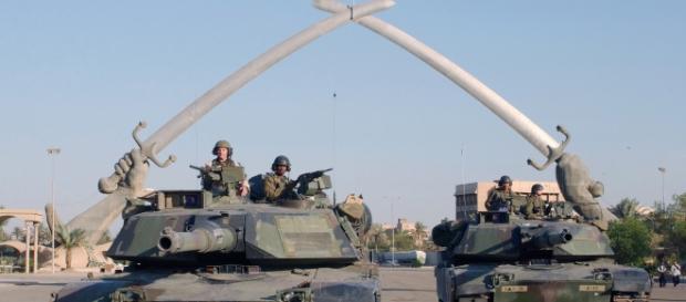 Tancuri americane în Bagdad - invazia din 2003 Tancuri americane în Bagdad - invazia din 2003