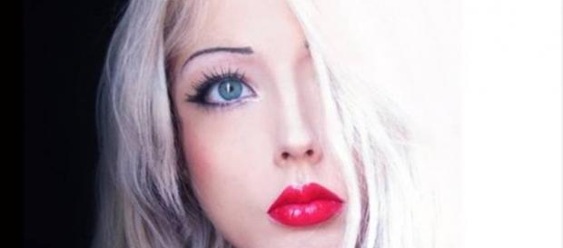 Valeria Lukyanova revela dieta que segue Valeria Lukyanova revela dieta que segue