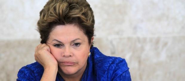 56% das pessoas acha mais honroso uma renúncia 56% das pessoas acha mais honroso uma renúncia