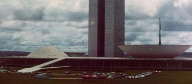 Brasilia celebra Festas, enquanto os pobres sofrem Brasilia celebra Festas, enquanto os pobres sofrem