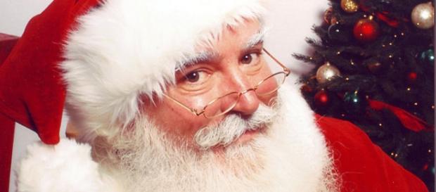 Papai Noel: tradicional vestimenta e fisionomia Papai Noel: tradicional vestimenta e fisionomia