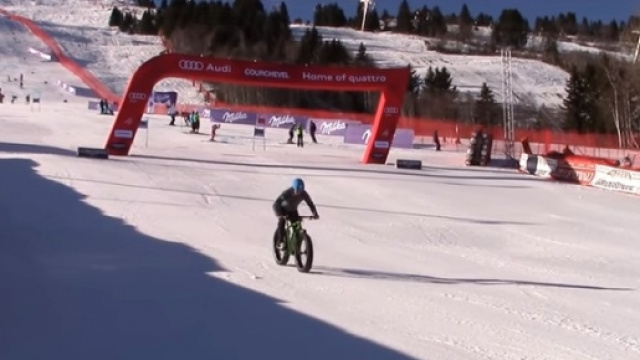 Peter Sagan le acrobazie con la fatbike